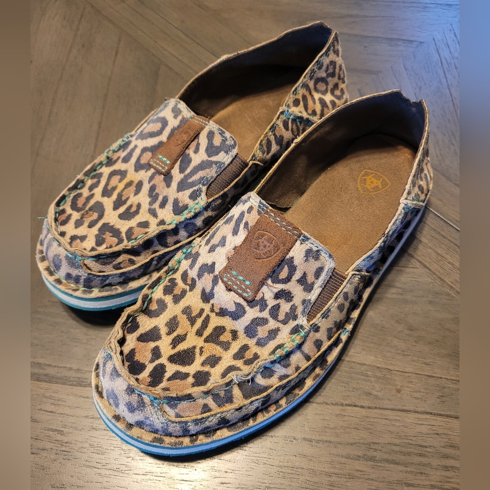 Ariat womens cruiser cheeta size 6